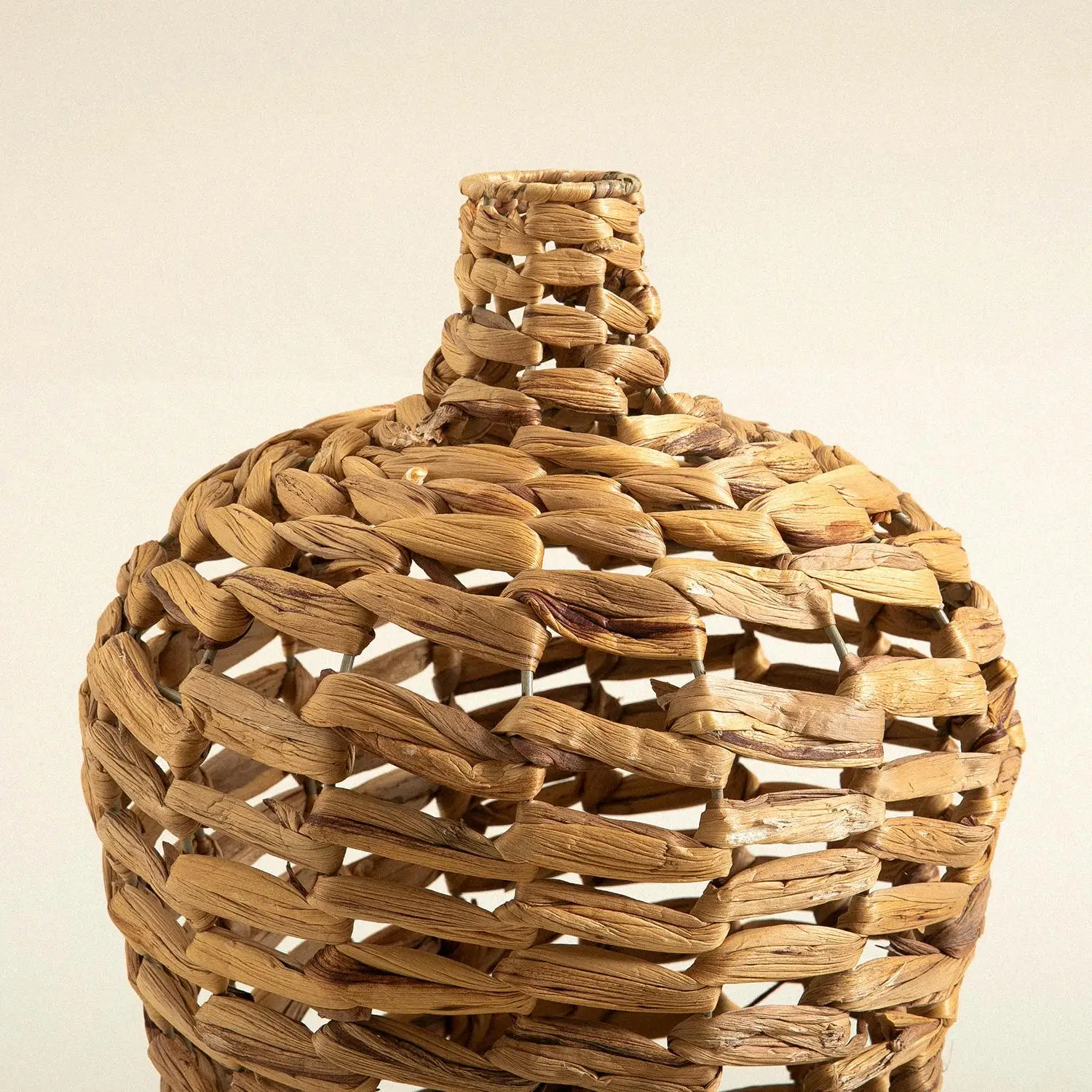 High quality best selling modern eco friendly water hyacinth woven vase for home decor made in Vietnam