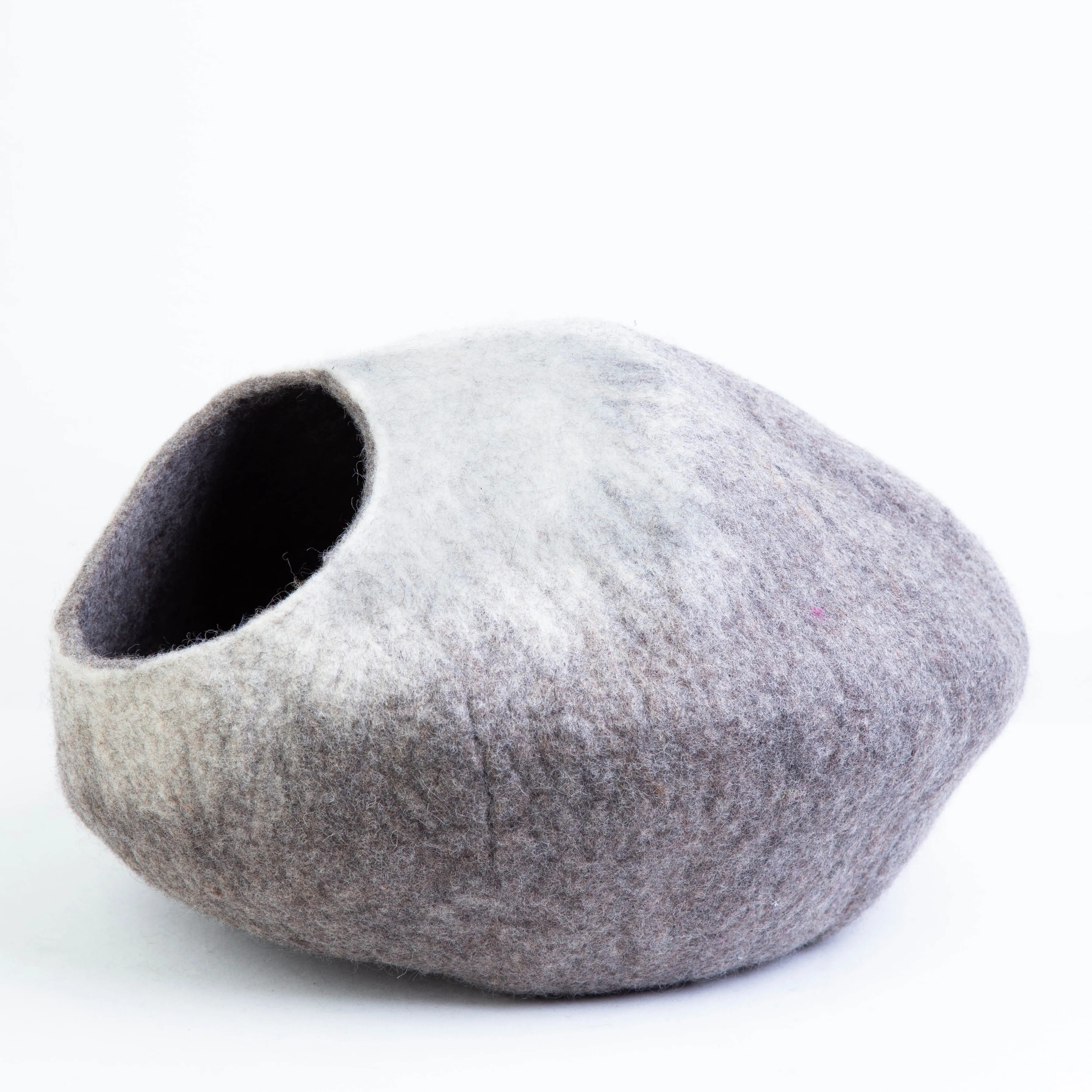 Luxurious Handmade Wool Cat Cave for Cozy Indoor Naps: Crafted from premium quality wool, this eco-friendly cat house