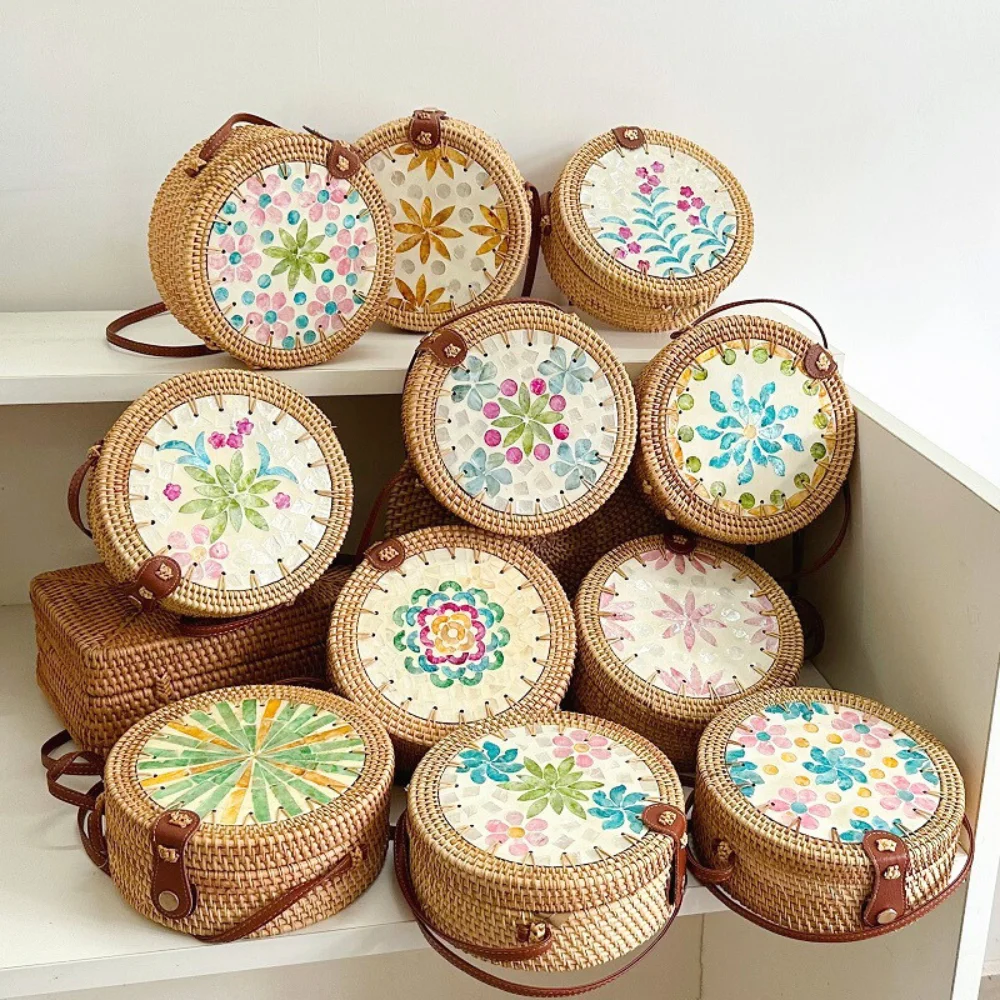 Плетеная сумка из ротанга ручной работы, плетеная круглая бамбуковая сумка на плечо, оптовая продажа, новый дизайн, вьетнамский натуральный женский классический цветок