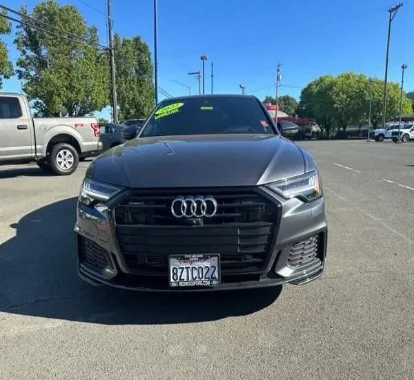 Чистый чистый автомобиль 2022 Audi A6