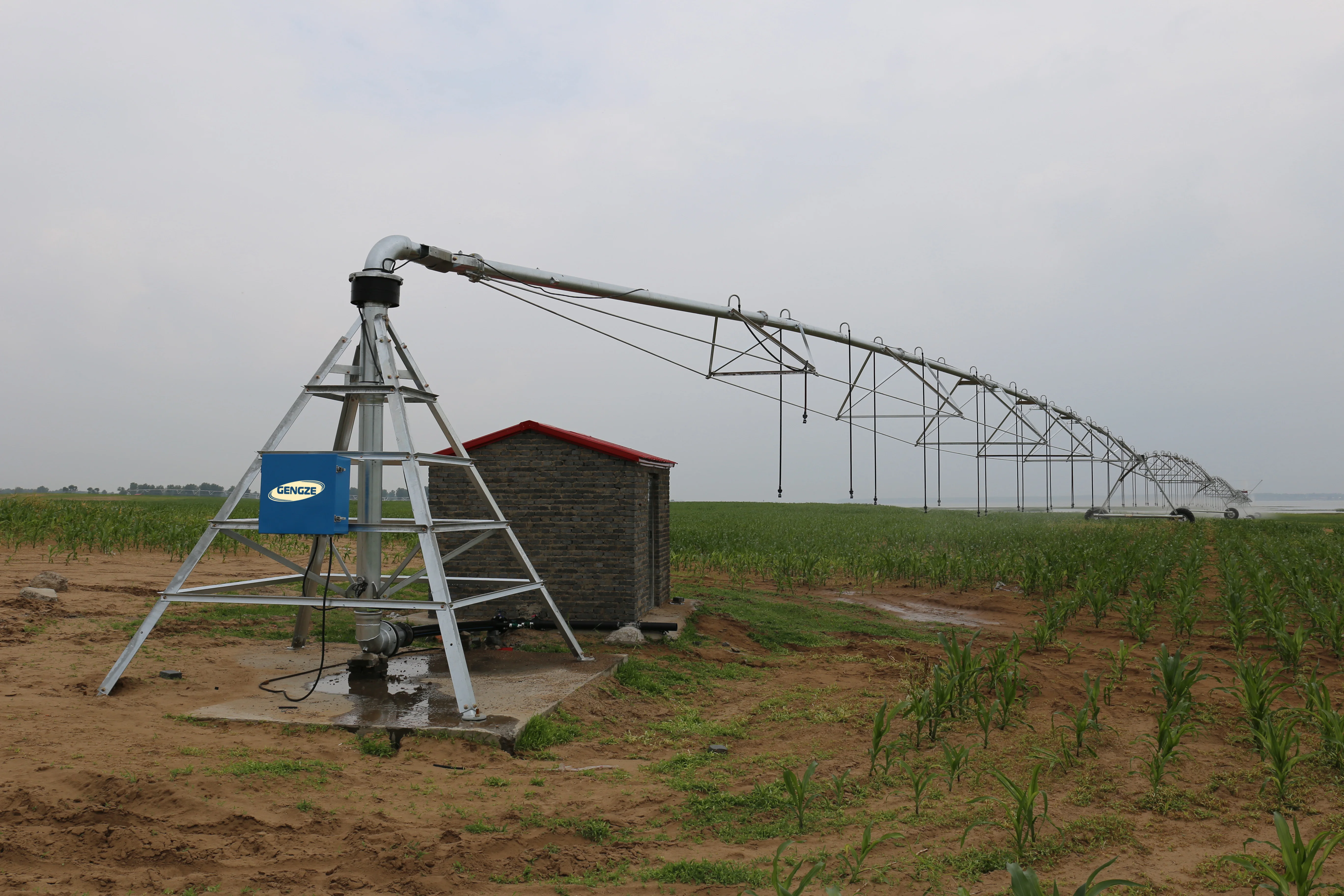 Farm sprinkler pivot irrigation system Center pivot irrigation machine