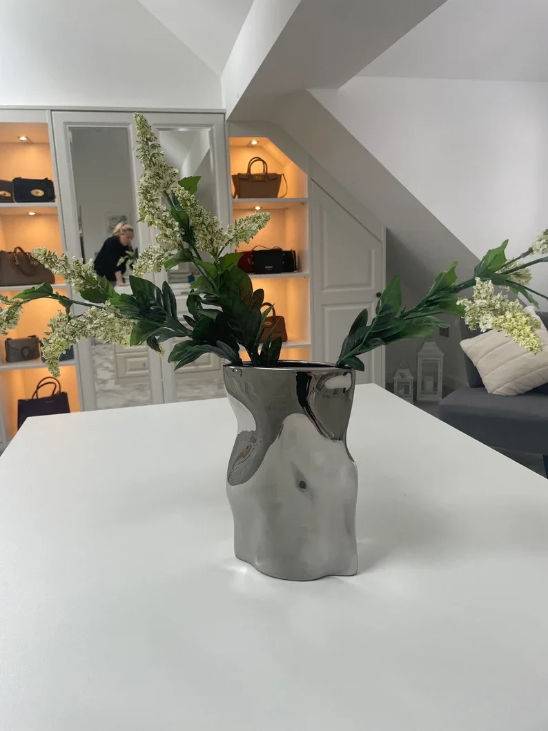 Premium Quality Modern Chrome Mirrored Vase Silver Ceramic Flower Vase for Bedroom Decoration Available for Sale