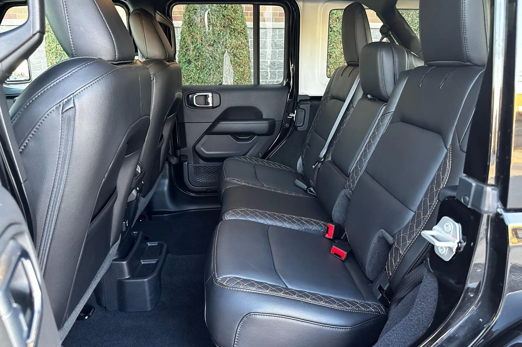 2023 Je ep Wrang ler неограниченное количество автомобилей большой высоты 4x4 Подержанный автомобиль автоматический с панорамным Люком на крыше R18 Круизный электрический механизм