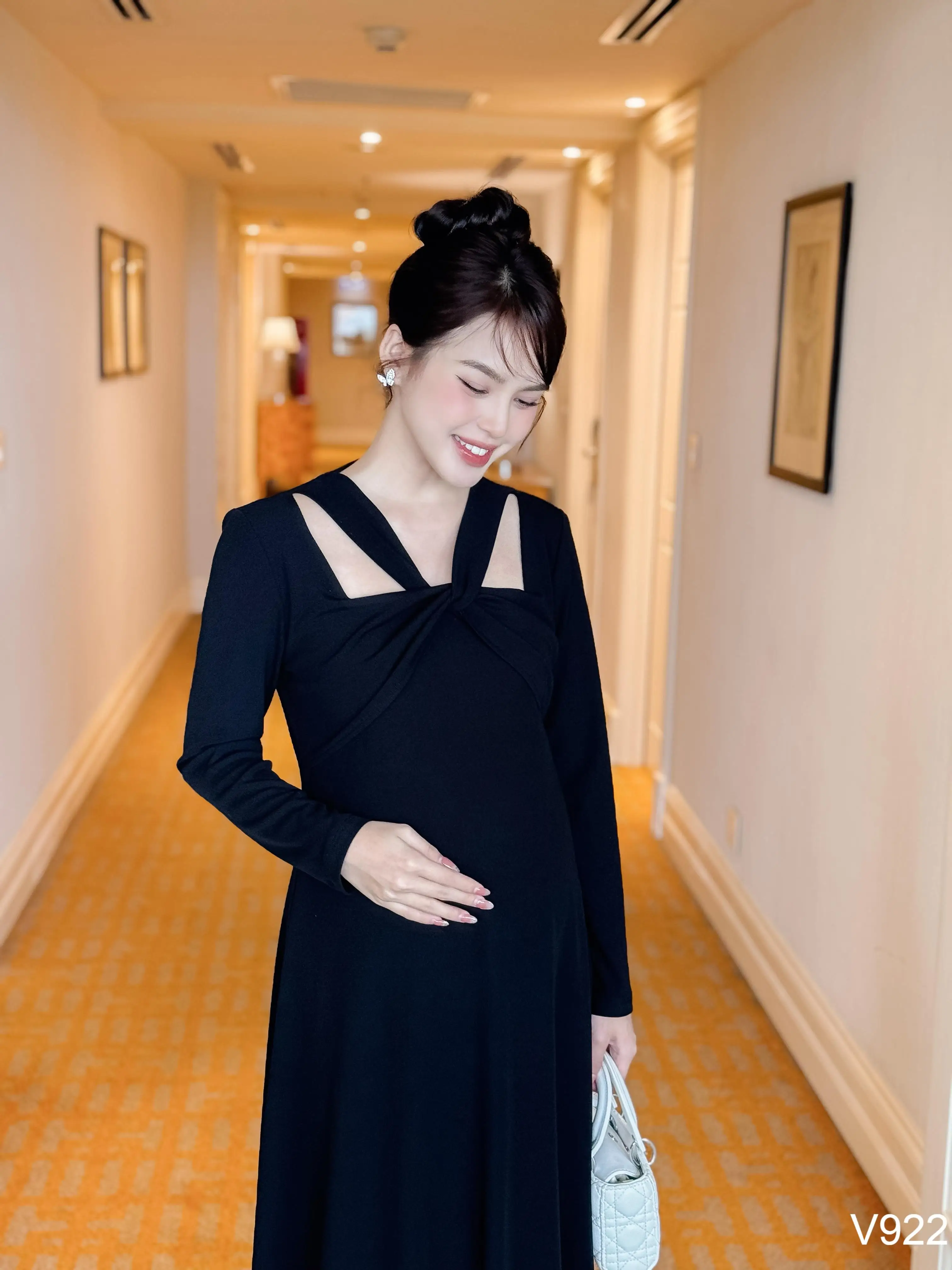 Custom Designed Minimalist Maternity Dress with High Elasticity Breathable Wool V922 Good Absorbency for Pregnant Women