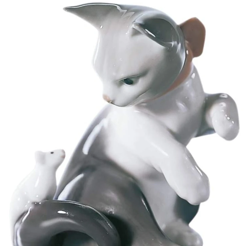 glossy ceramic cat and mouse figurine - White and grey decorative kitten ceramic figurine