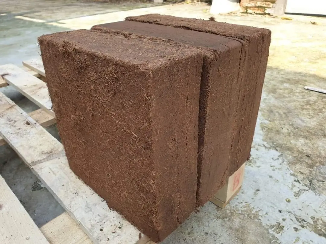 Coco peat block 100% natural coconut fiber Good quality Vietnamese products cheap price Mary