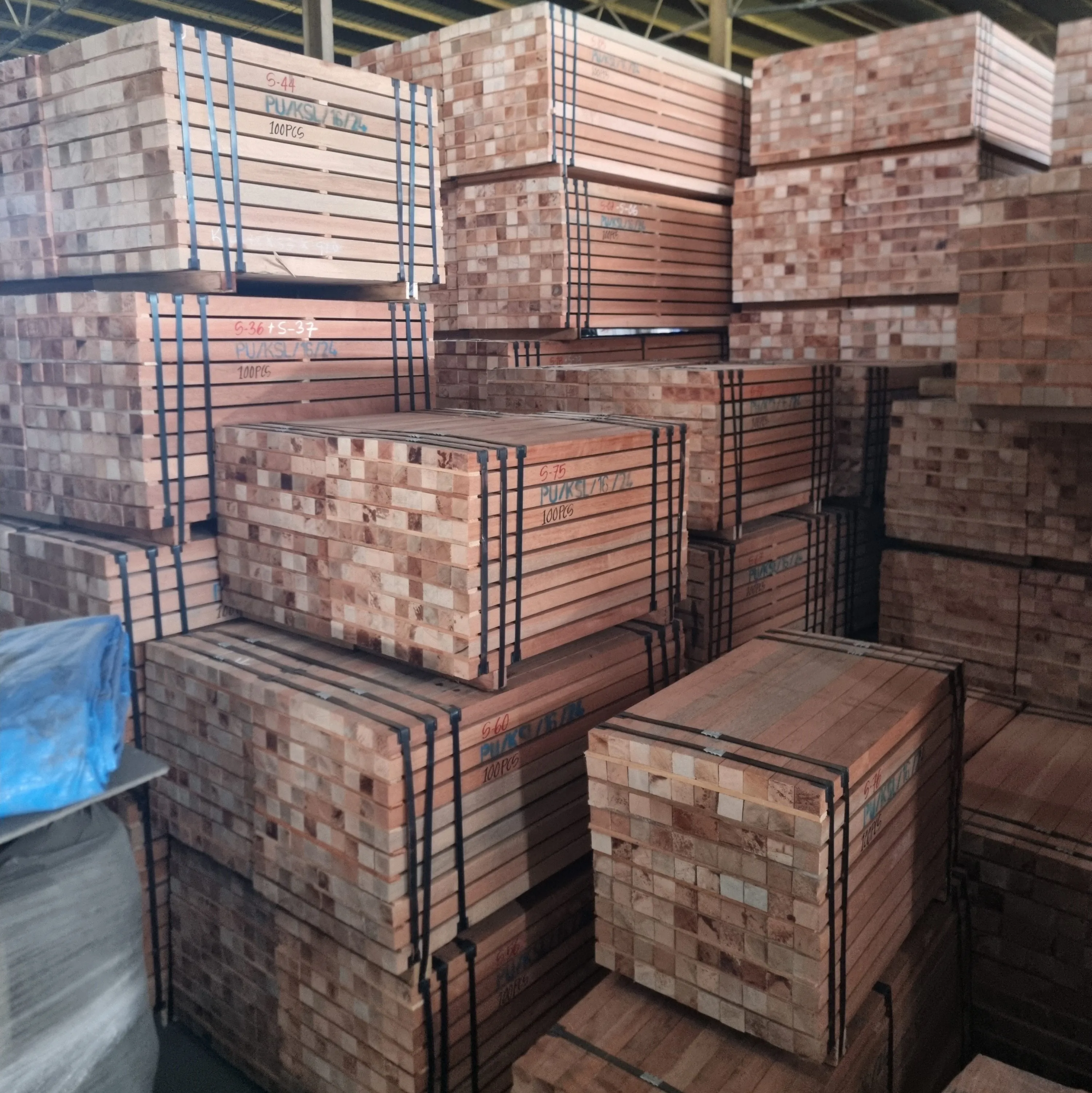 Japanese Crafted Wooden Timber for Packing and Construction