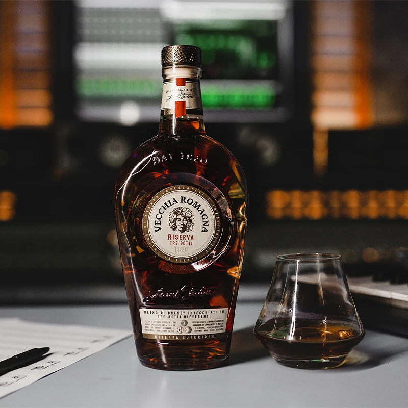 Premium line Top Quality Made in Italy Brandy Vecchia Romagna Riserva Tre Botti 6 x bottle 0,70ml ready for export