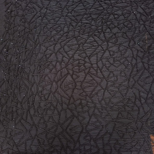 Ручная вышивка на шелковой шифоновой ткани