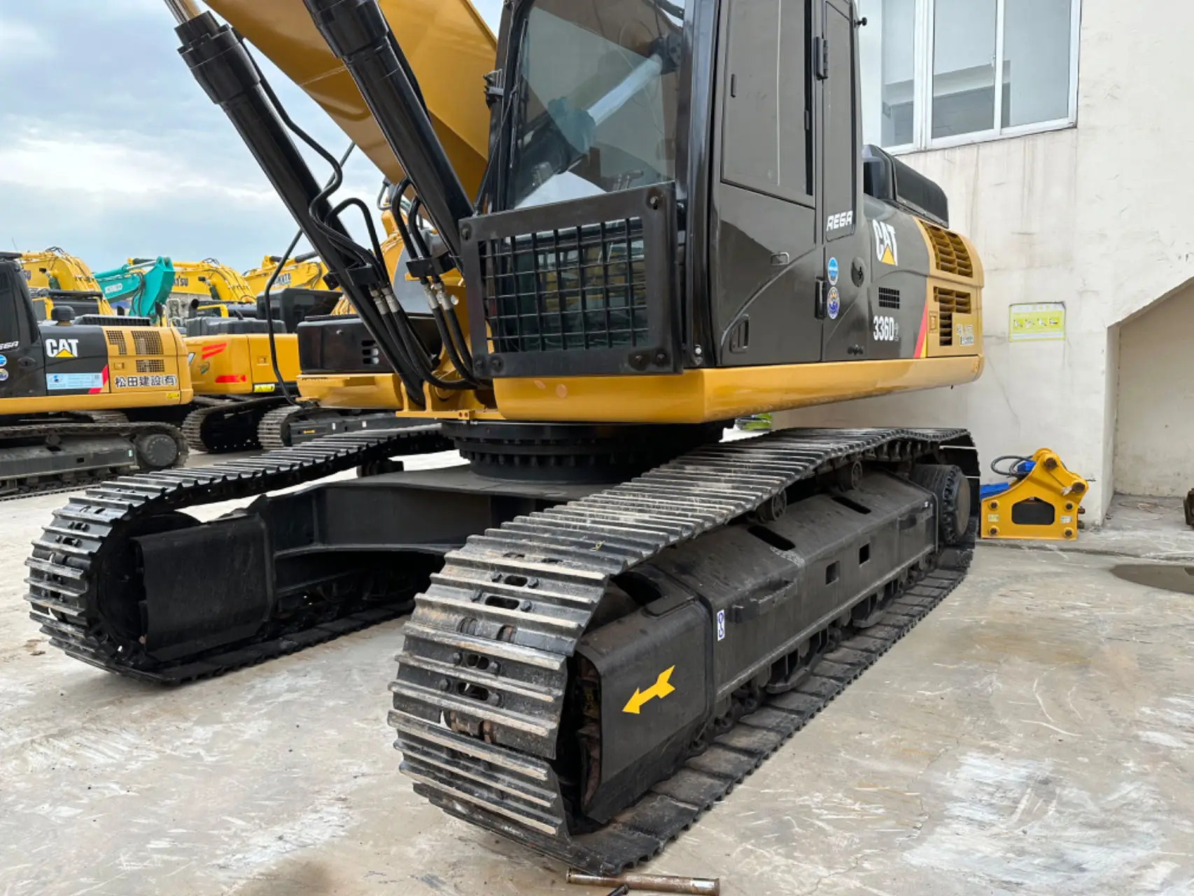 36-тонный сверхмощный гусеничный экскаватор Cat336D2 для продажи в Китае