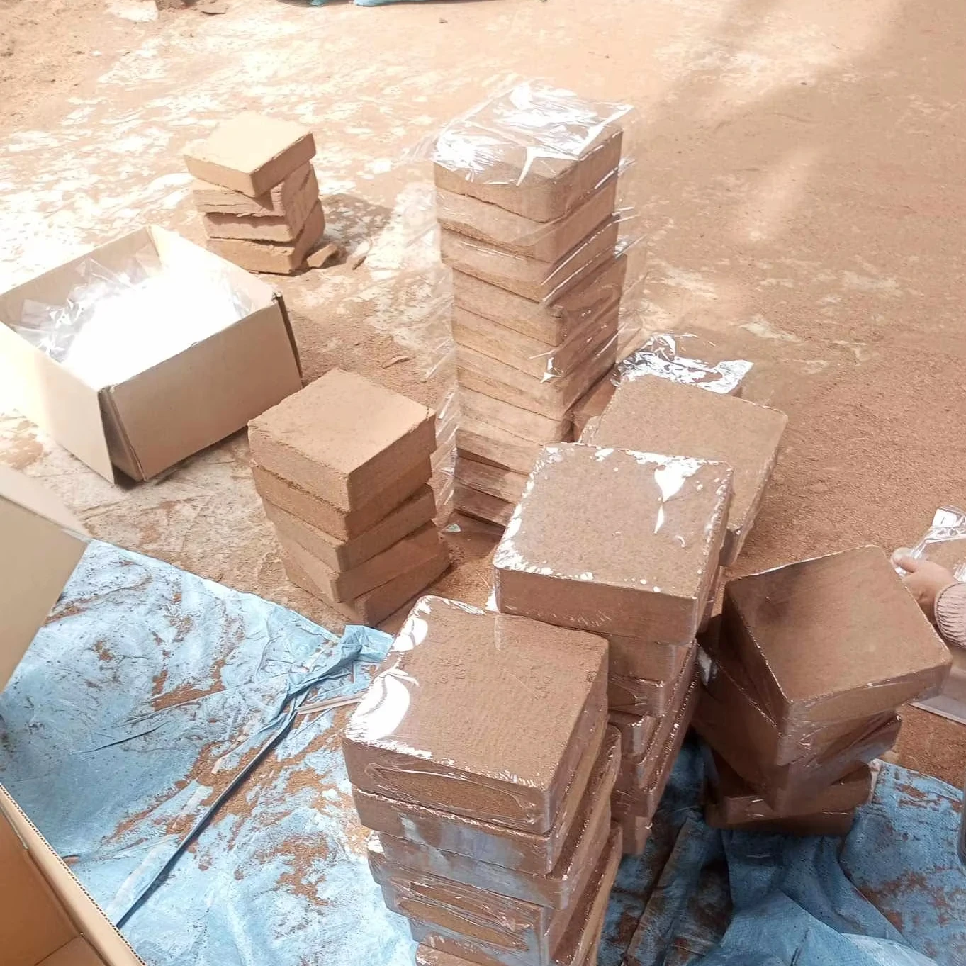 Coco Fiber Supplier cheap price - Garden pots & planter peat Coco Fiber block Cocopeat for sale