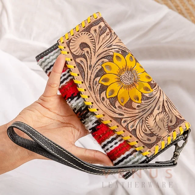 Western Style Saddled Blanket Leather Clutch Stylish Women Leather Wallets High Quality Tooled Leather Wristlet Clutch
