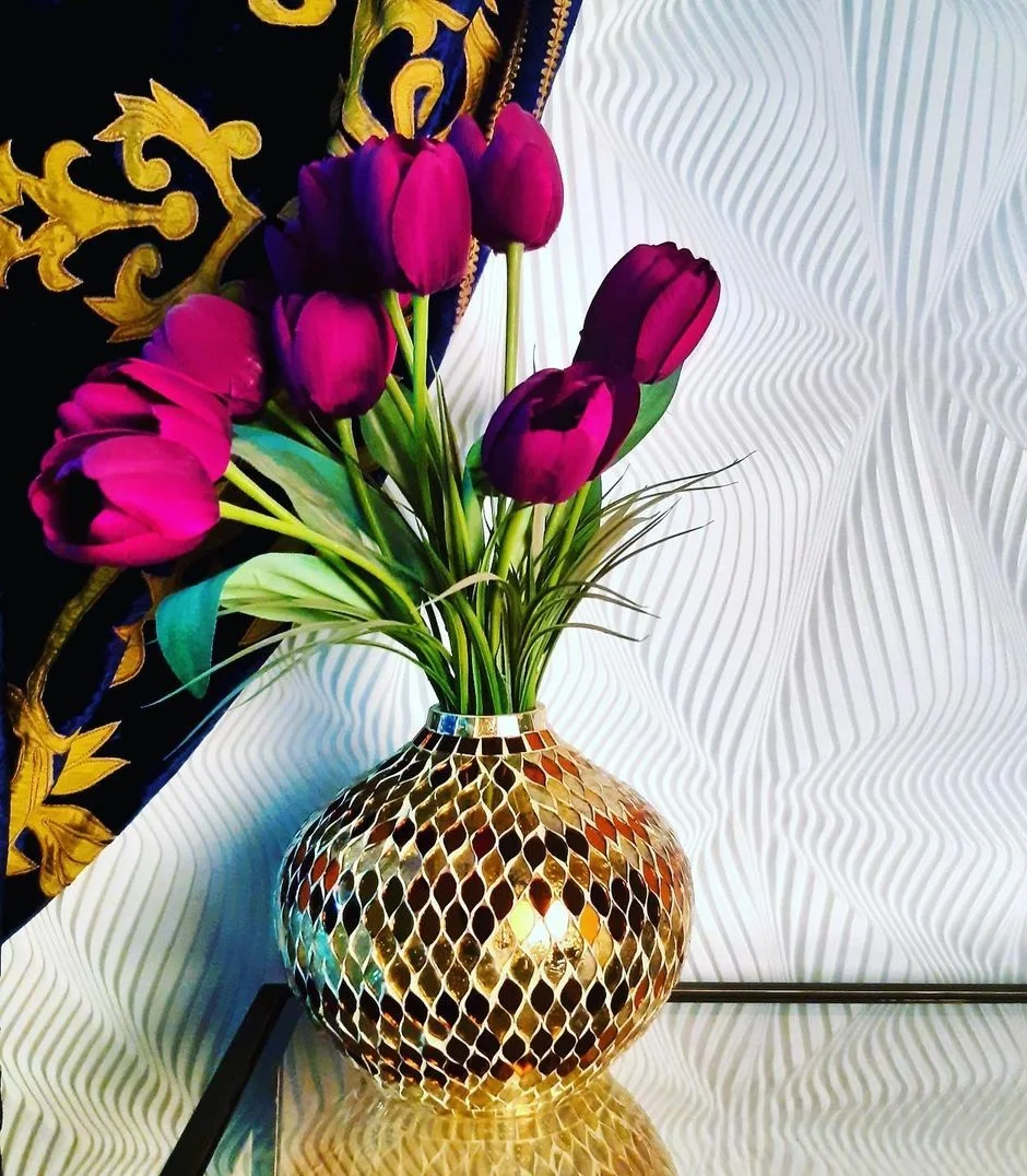 Handmade Modern Art Deco Glass Vase Classic Design for Floor or Tabletop Christmas Decoration