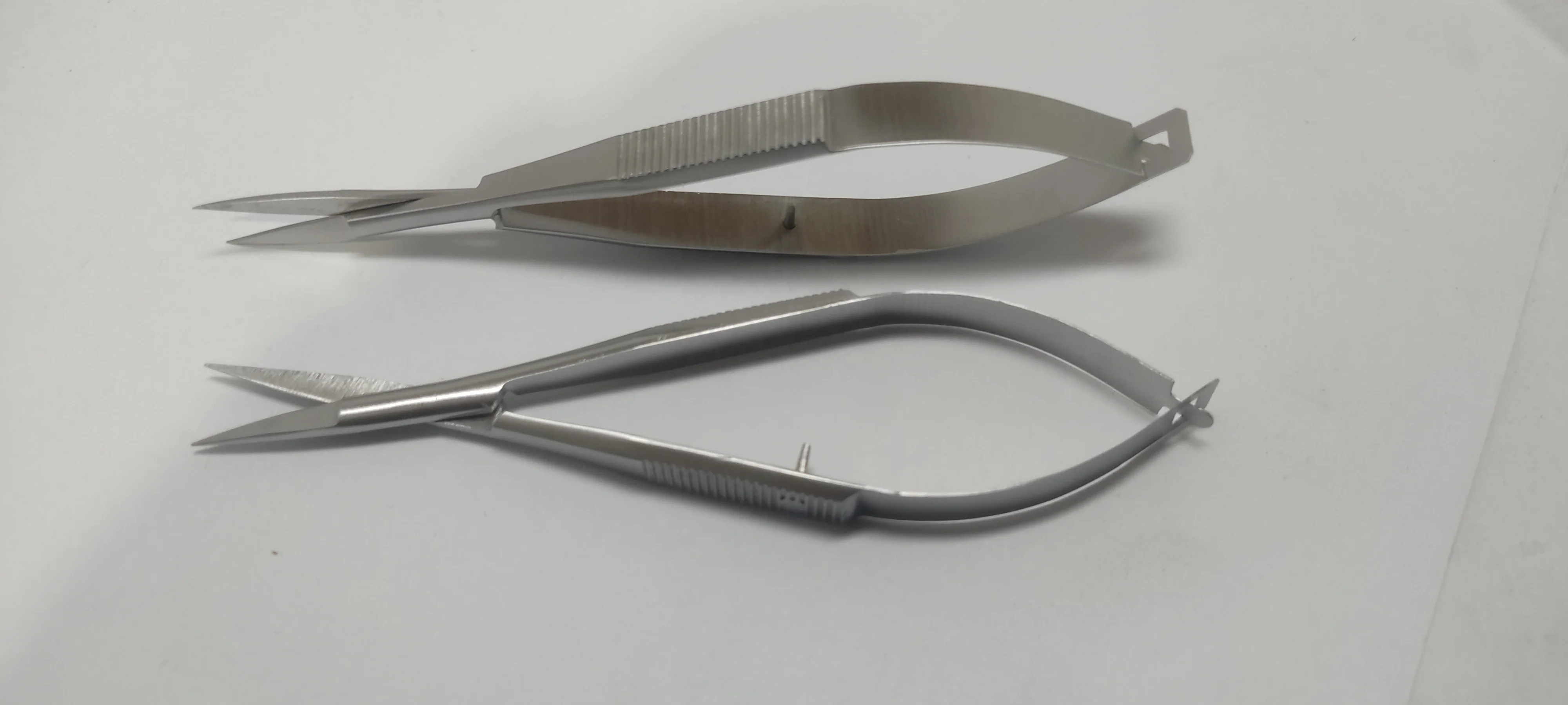Stainless Steel Spring Scissor Eyebrow Trimming Scissor Curved Tip Thread Scissor for Ear Nose