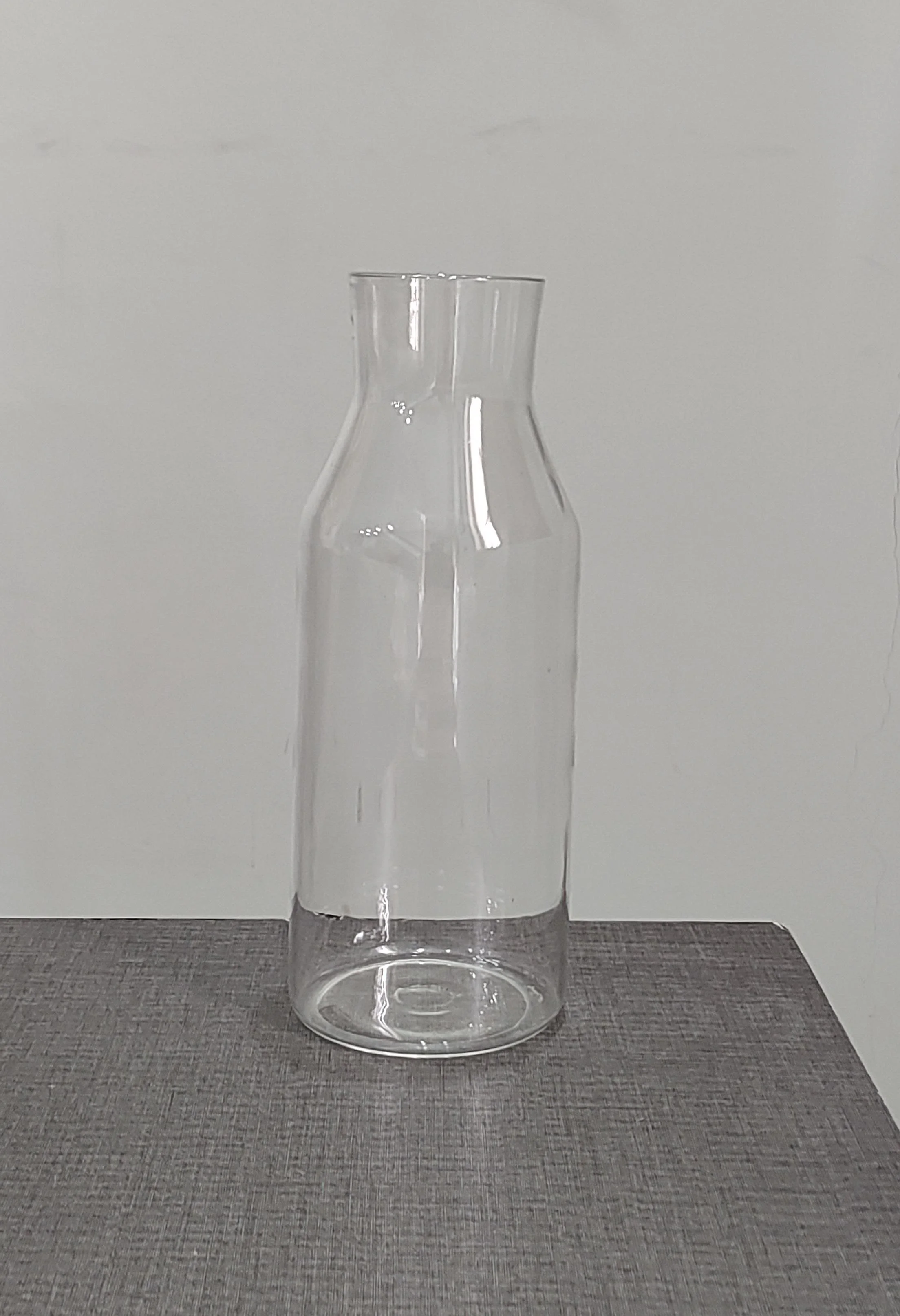 Customizable Borosilicate Glass Decanter for Restaurants Bars Lounges with Personalized Capacities and Branding