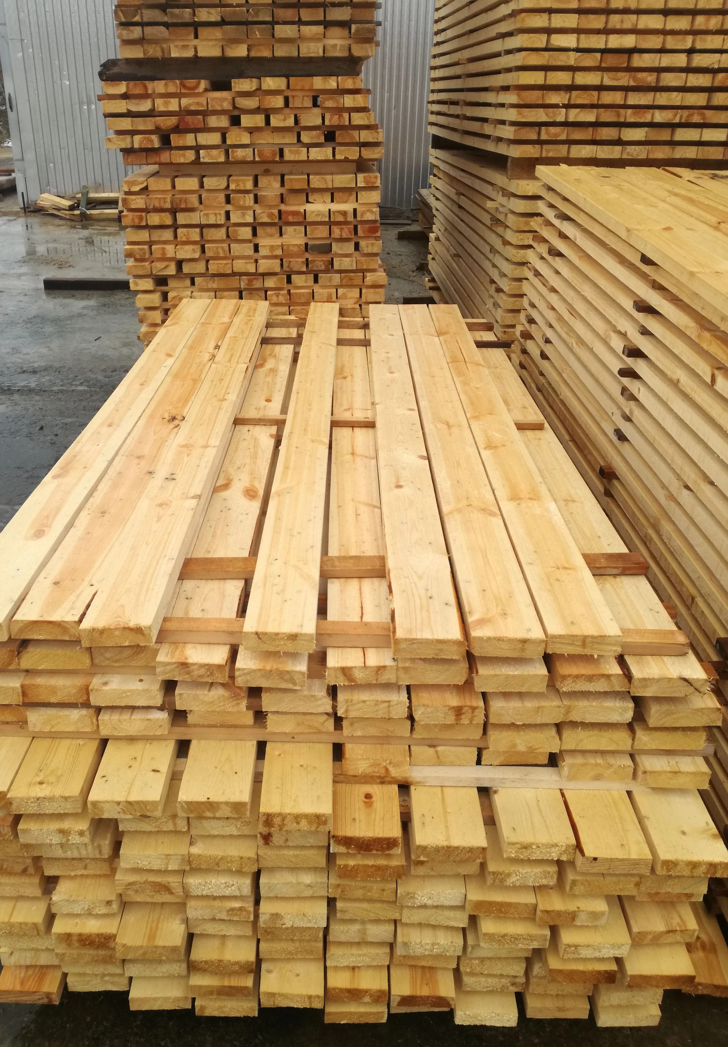 Wholesale Wooden Planks For Construction Pine Edged Wooden Board Timber Lumber Industrial Wood Solid Board
