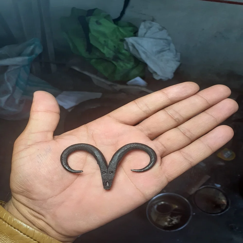 CUSTOM HANDMADE CARBON STEEL MEDIEVAL ANTIQUE FORGED NECKLACE MEN & WOMEN JEWELRY HAND FORGED BLACK IRON GOAT SHAPE HEAD PENDANT
