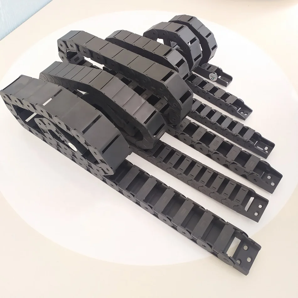 Производители в наличии большое количество полностью закрытых пластиковых кабельных цепи