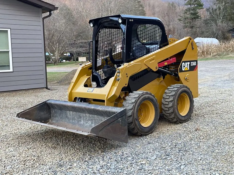 CAT 236D Skid Steer With Front Loader