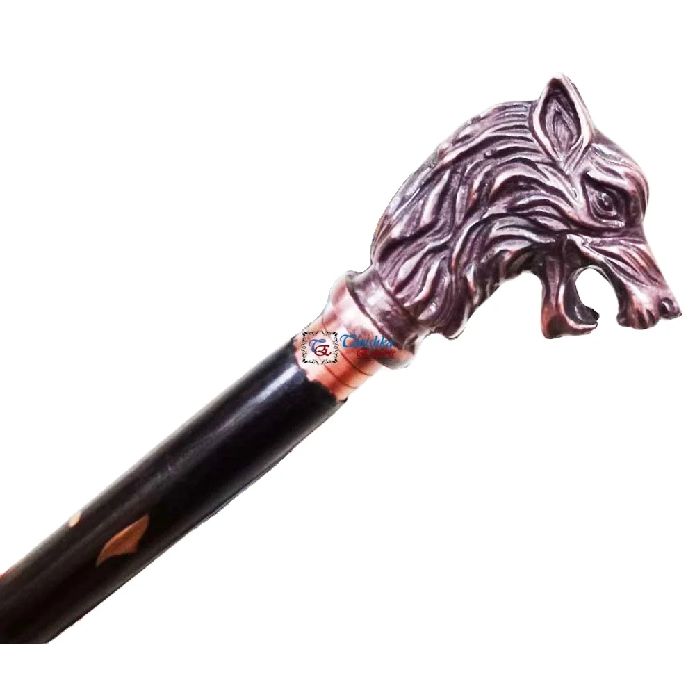 Деревянная трость в винтажном