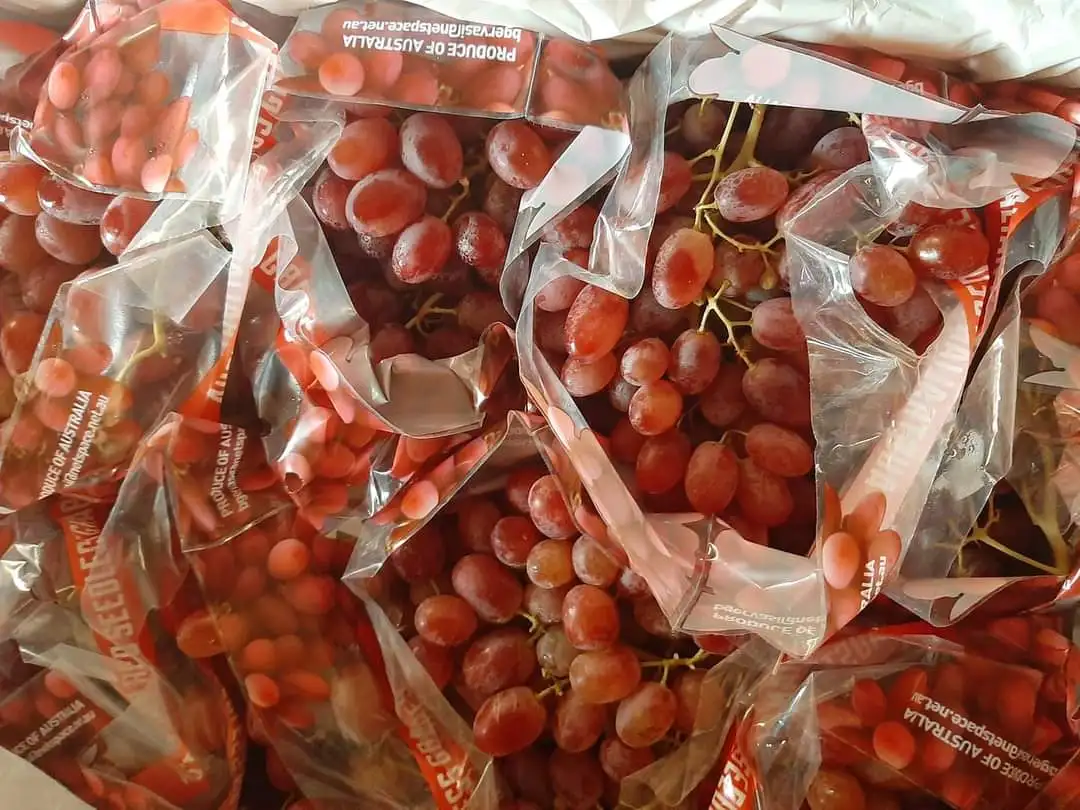 High Quality Fresh Grapes Red Globe crimson grapes