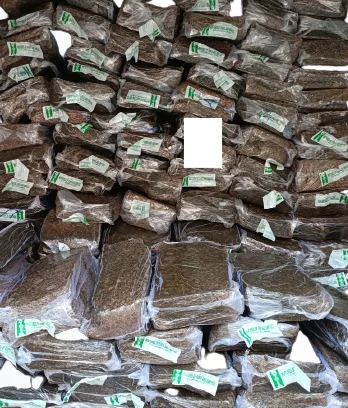 Натуральный каучук SVR 10 сухой чистый сильный звуковой и равномерно Копченый. Без формочек пятен ржавчины мозолей