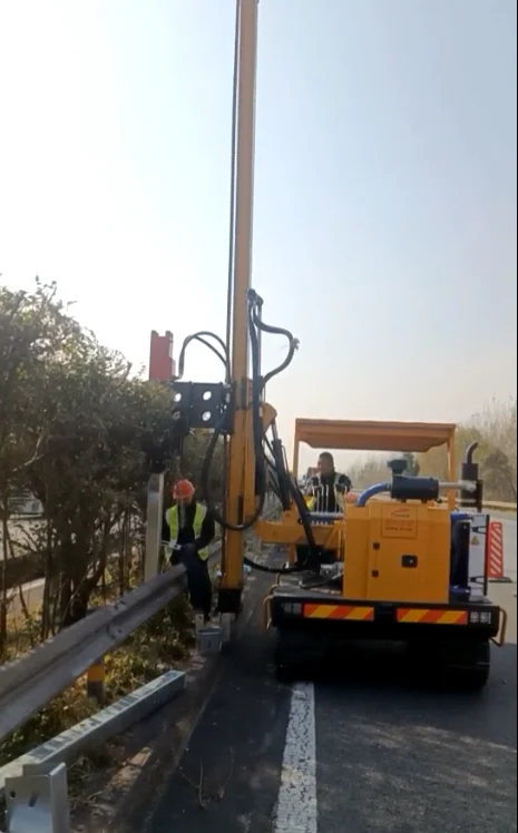 With 4 cylinders diesel engine for highway crash barrier installation, Hengxing HXR5 crawler  pile driver ramming machine