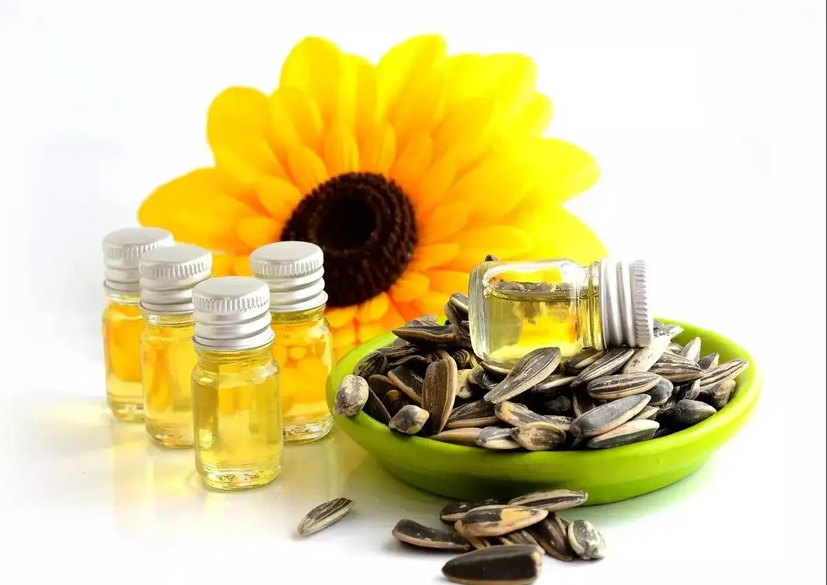 Crude and refined sunflower oil
