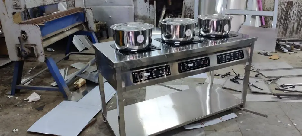 Индукционная электрическая плита с четырьмя горелками