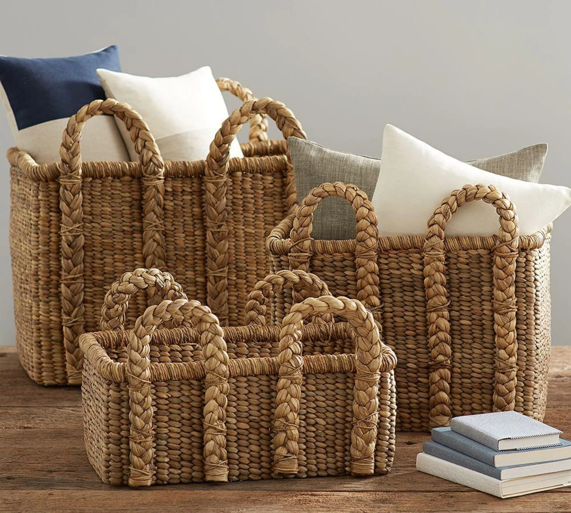 Latest Collection Customized Seagrass Woven Baskets Decorative Rattan Water Hyacinth Clothing Laundry Hamper For Home Organizer