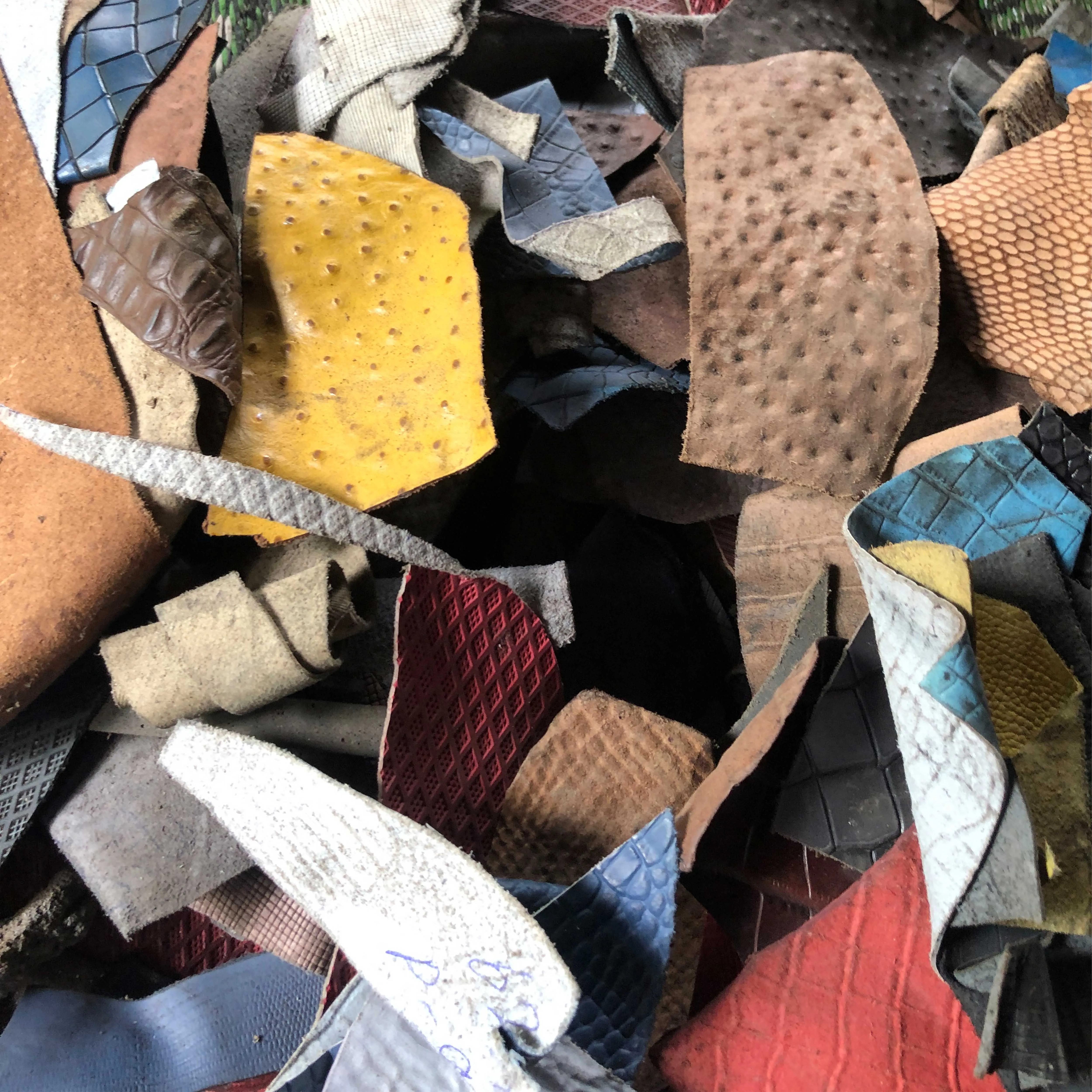 OEM Factory Made Rich Grain Leather Different Skin textured leather scrap