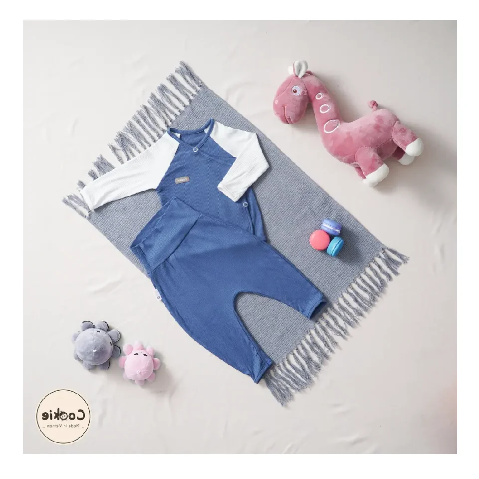 95% Cotton 5% Elastane Unisex Newborn Set with a seamless side cross front top & high-waistband pants