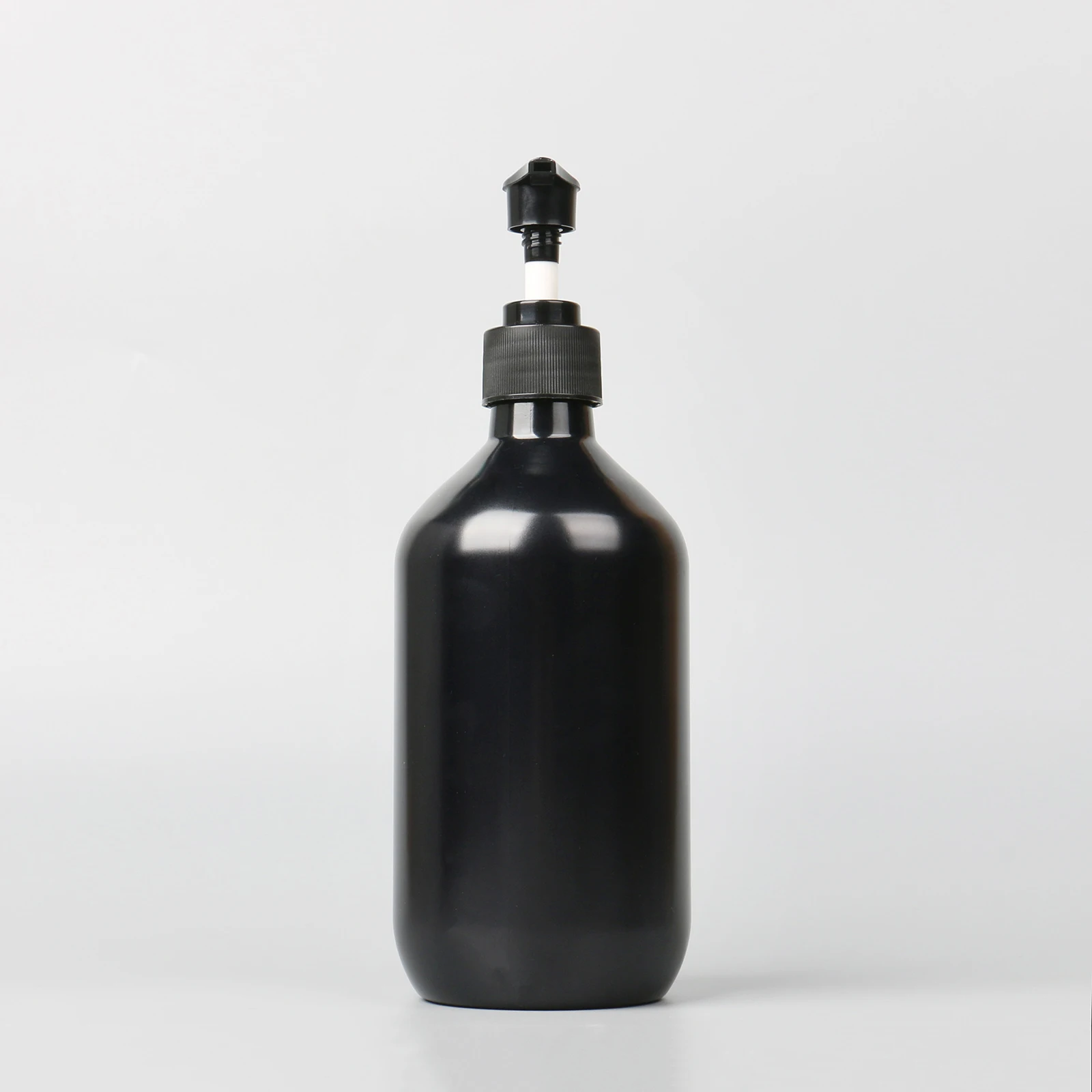 Plastic Shampoo Bottle 300ml 500ml Round Shoulder Pet Hand Sanitizer Black Body Wash Bottle Press Pump Lotion Bottles