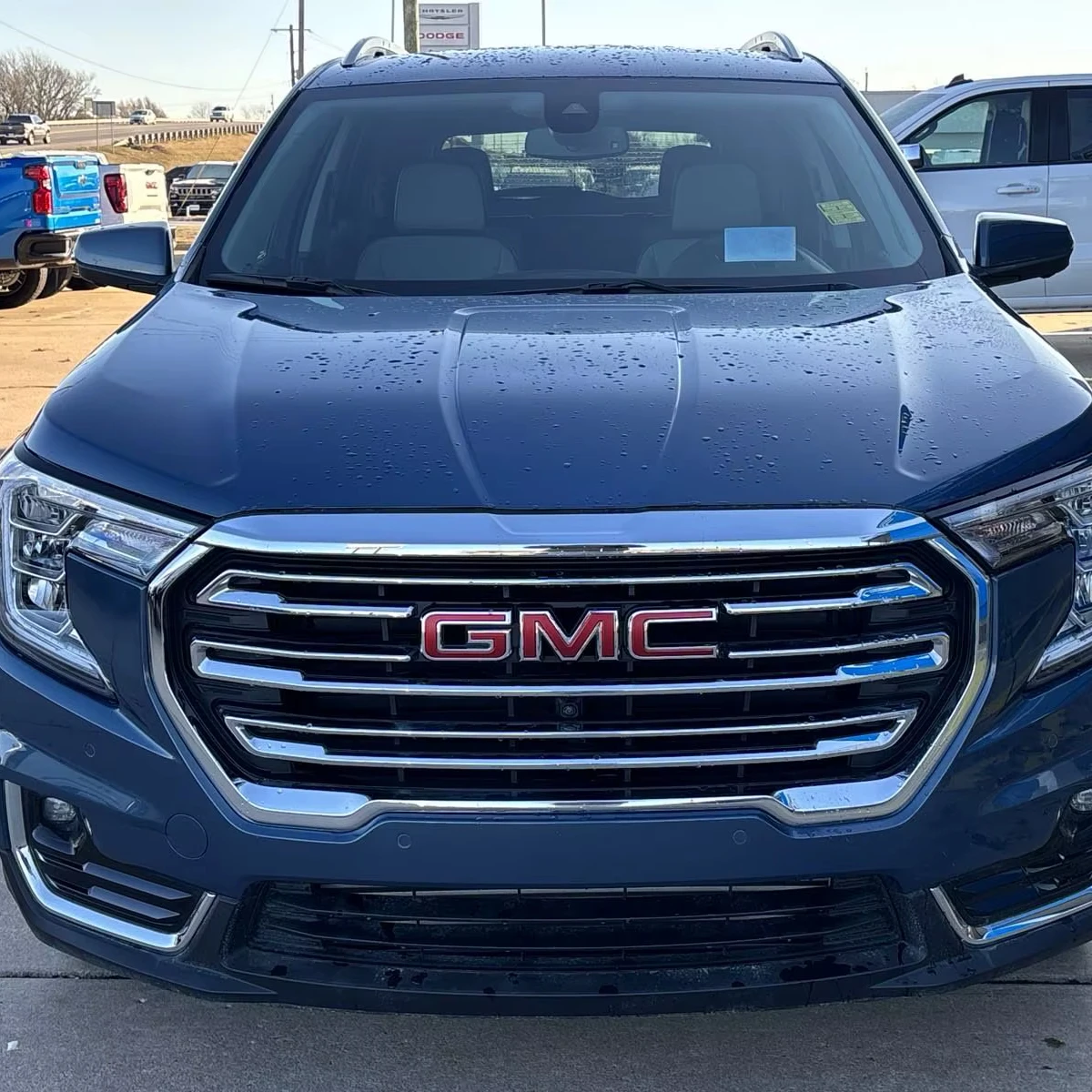 Используется 2024 GMC Rain SLT FWD Sport Utility