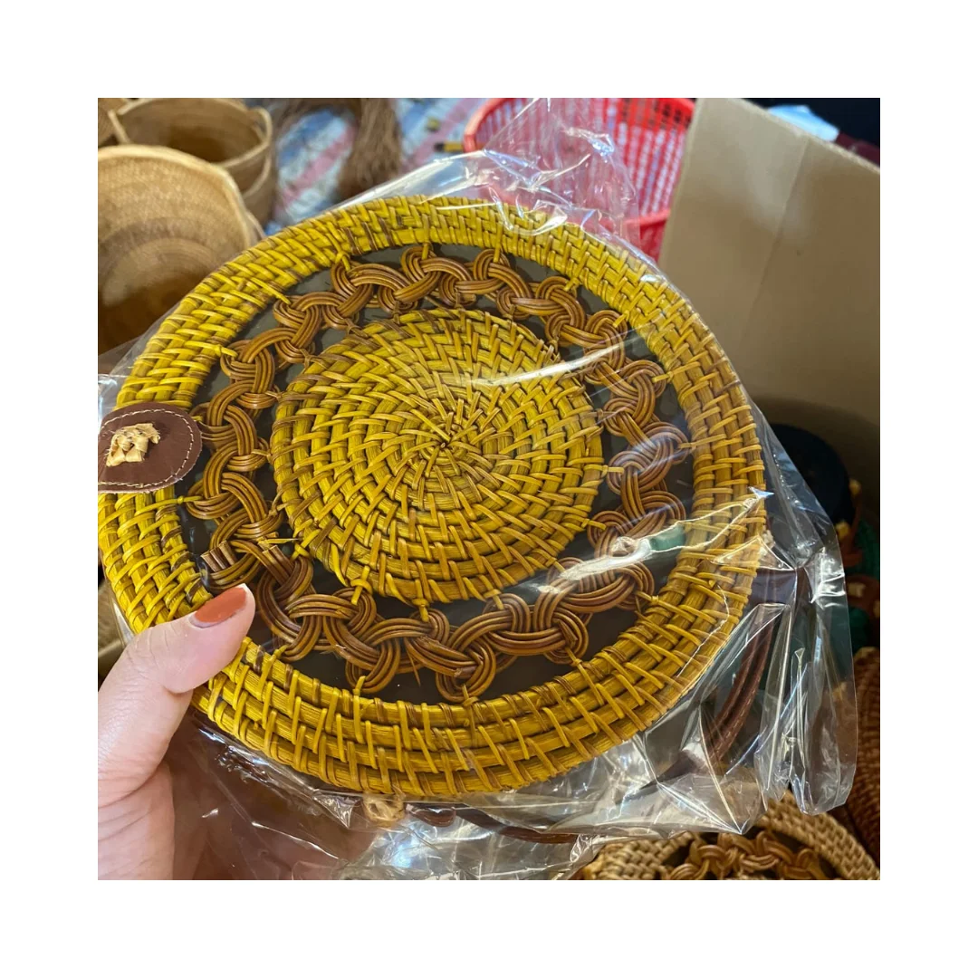 High Quality Round Rattan Shoulder Bag For Wholesalers, Made From Viet Nam Rattan With Sea Snail Designs