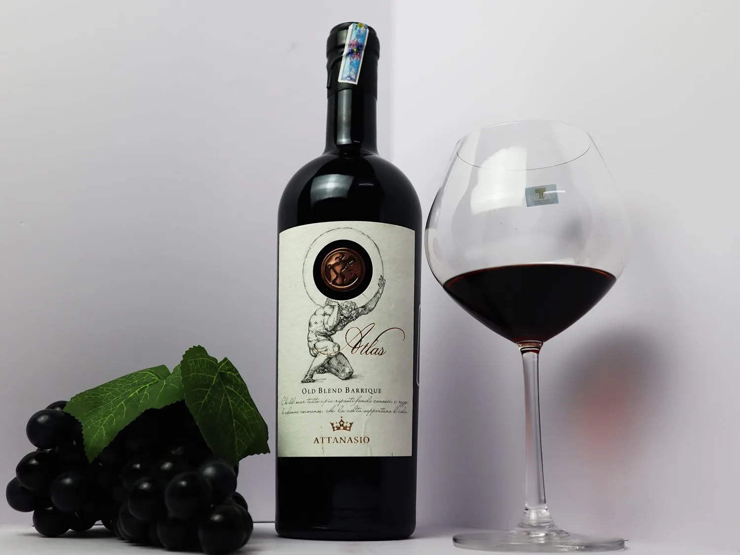 Винтажное хранилище Merlot в винтажном стиле, подходит для сопряжения жареных блюд Attanasio Atlas, старая смесь баррикса, красного вина из Италии