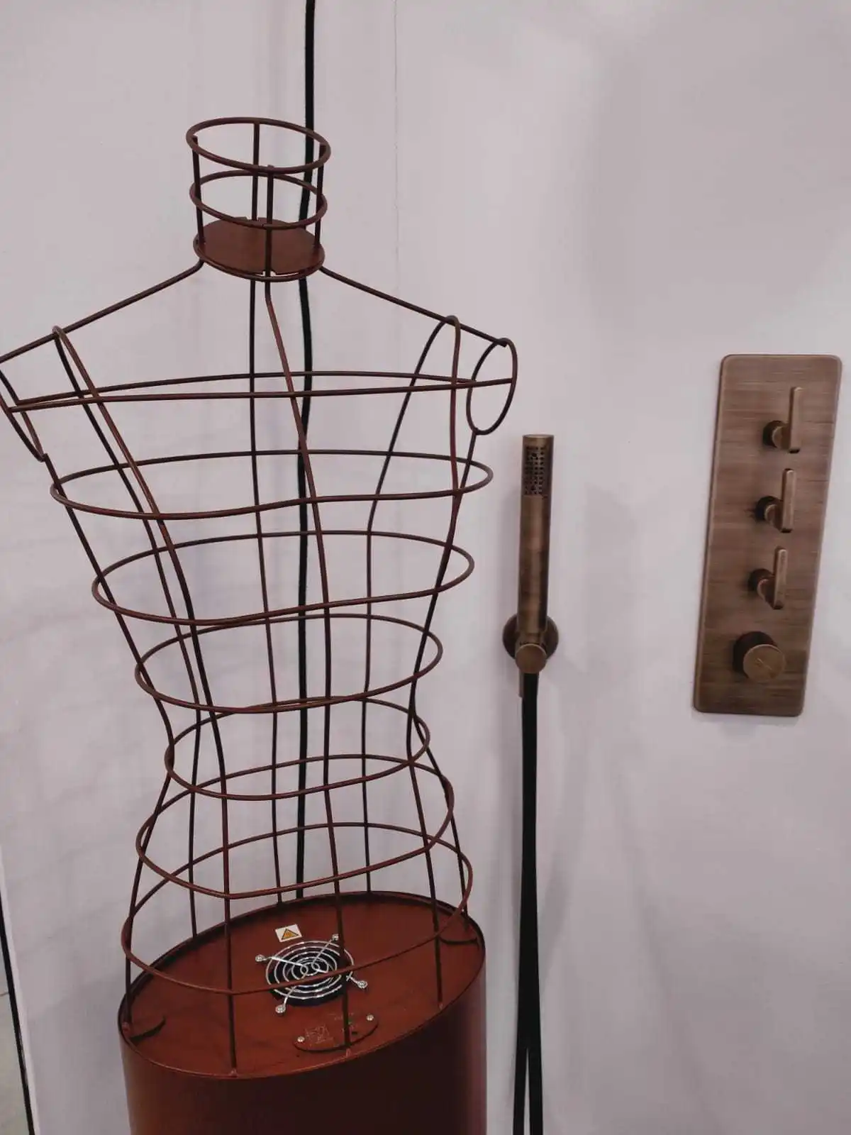 MADE IN ITALY MANNEQUIN ELECTRIC REMOTE CONTROL WARMTH DECORATES LIGHT PATENTED HEAT GARMENTS THERMOTERAPY CORTEN