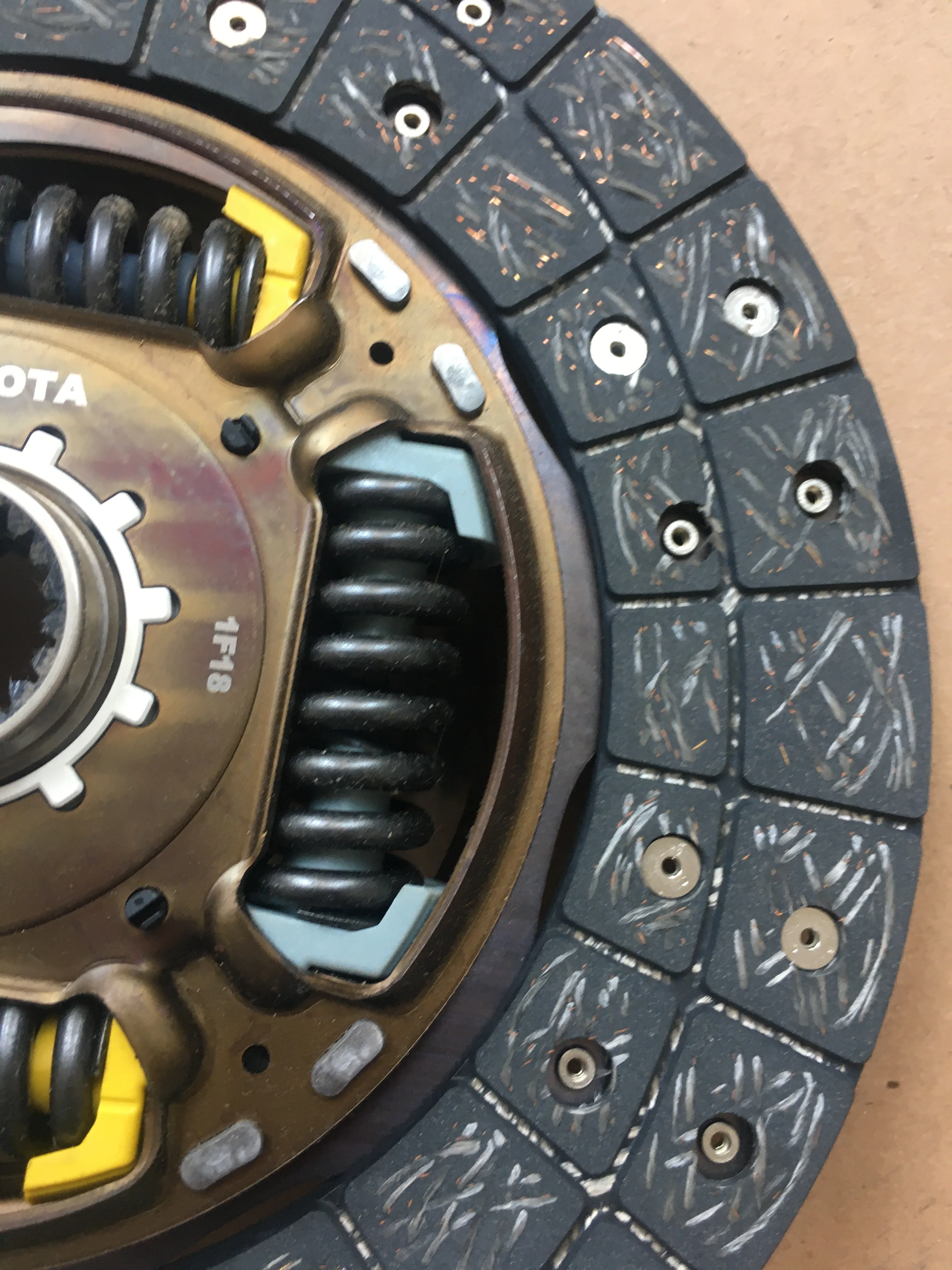China clutch disc factory auto clutch disc OEM 31250-0k150 fit for TOYOTAA INNOVA RANGER HILUX FORTUNER T-50