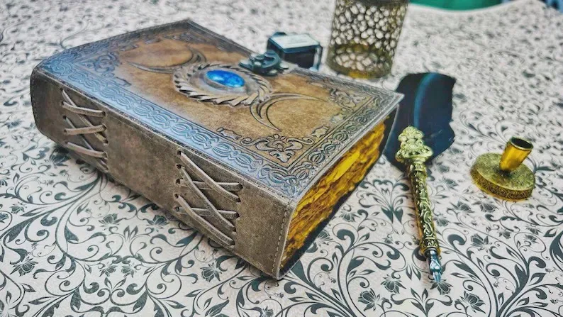 Кожаная книга «Богиня Луны»