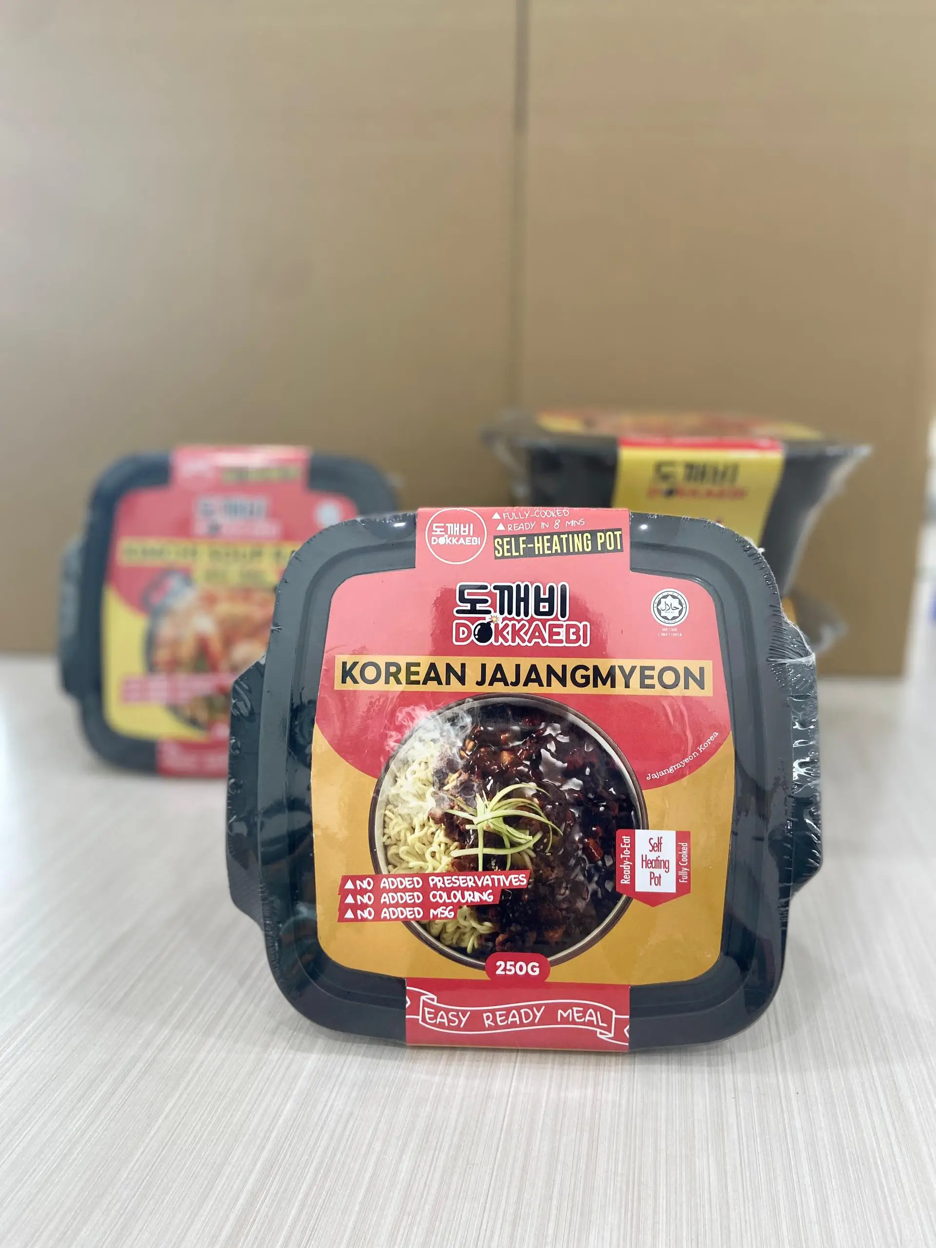Ready-to-Eat Instant Korean Jajangmyeon Self-Heating Hot Pot Spicy Tasty Meal for Adults and Children