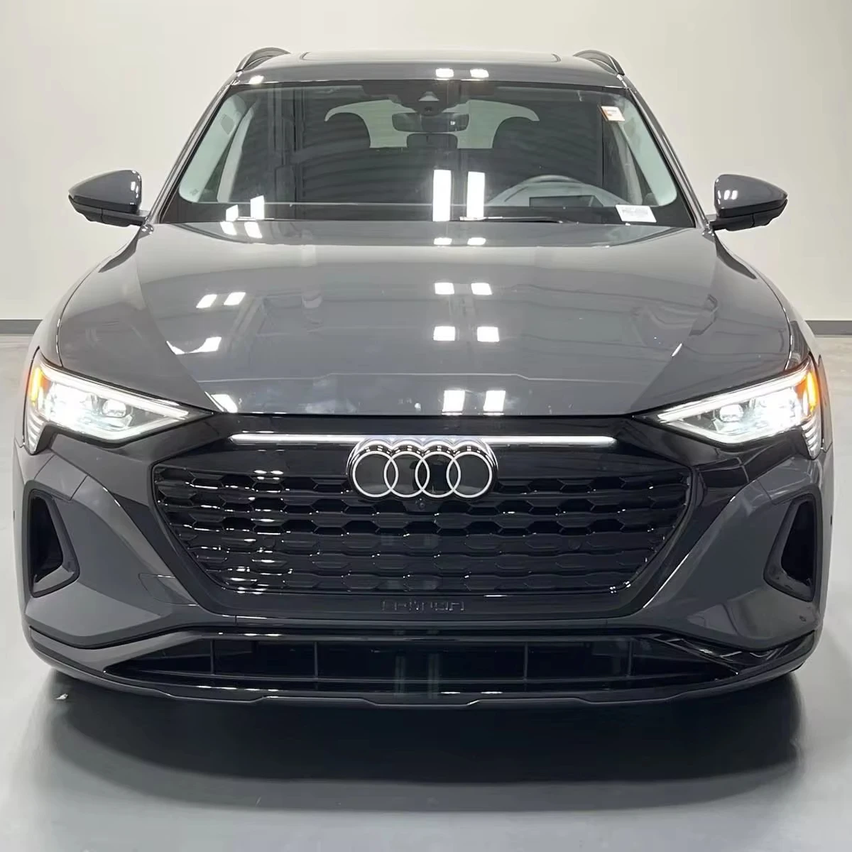 Справедливо используется 2024 Audi Q8 e-tron Prestige