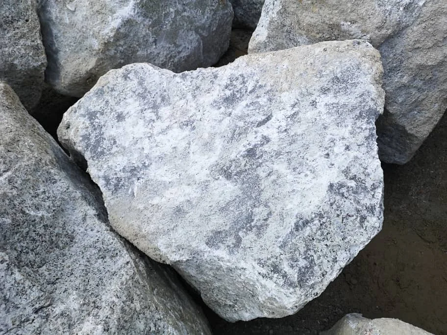 Raw Material CONSTRUCTION Industrial SOLID CRUSHED STONE 20mm ~ 80mm Lime Stone Aggregates