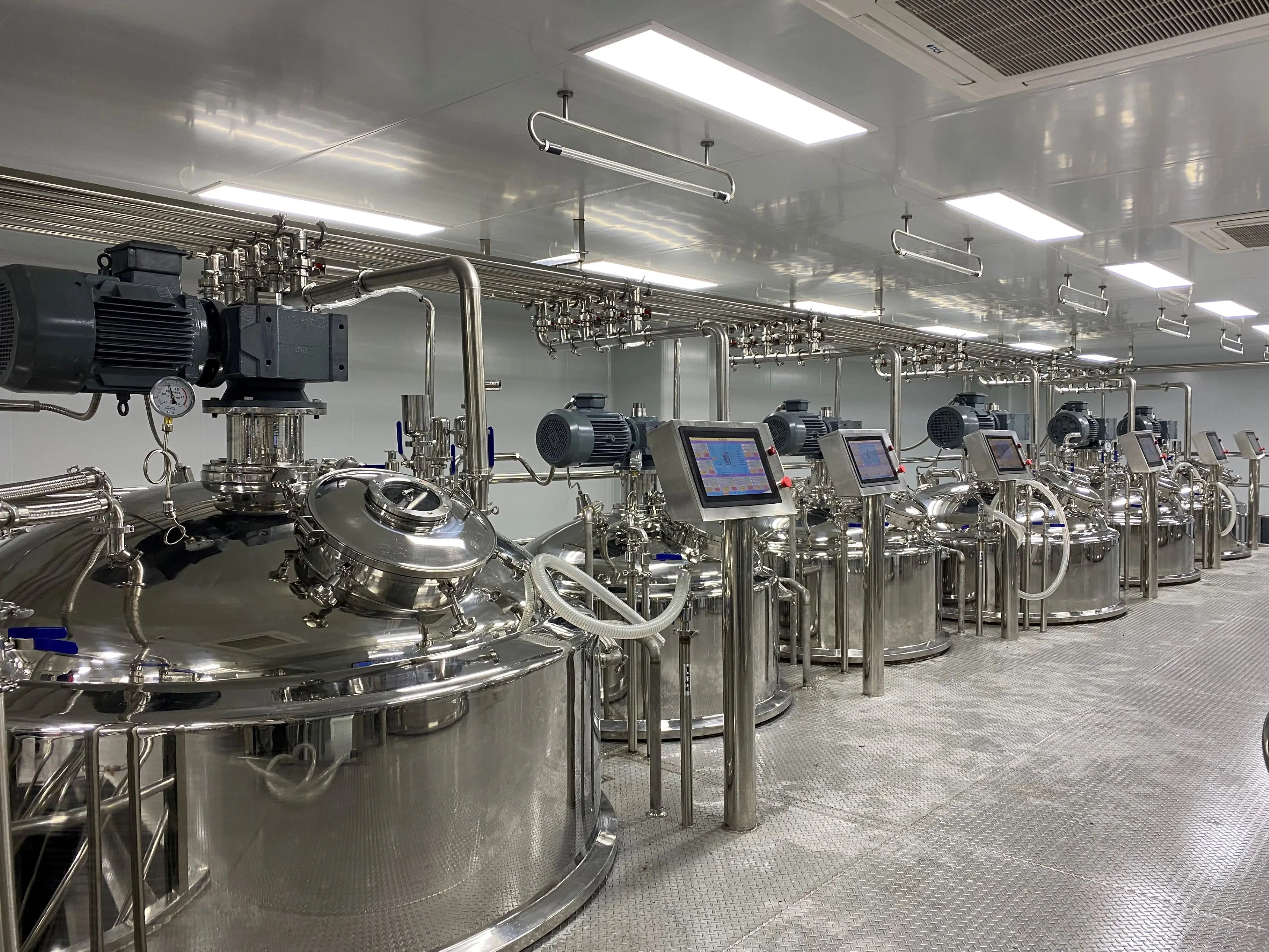 Portable High Shear Vacuum Emulsifier Mixer Ideal for Cosmetic and Liquid Soap Production.