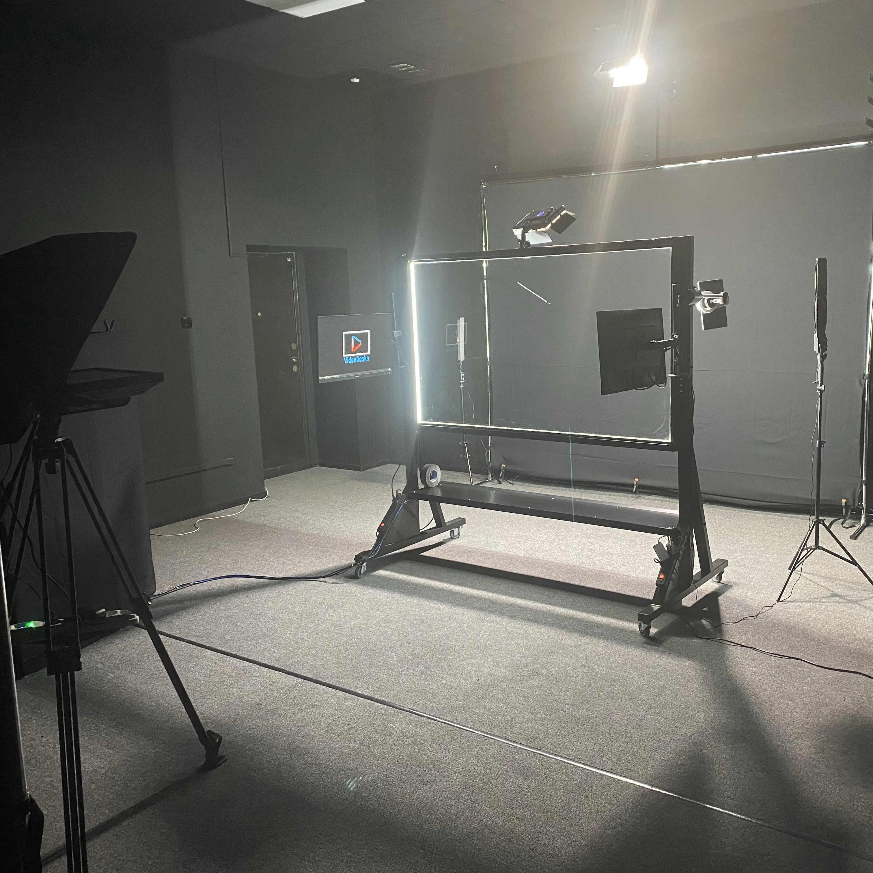ready-made turnkey 4K video studio a set of equipment with a transparent lightboard for online training and streaming