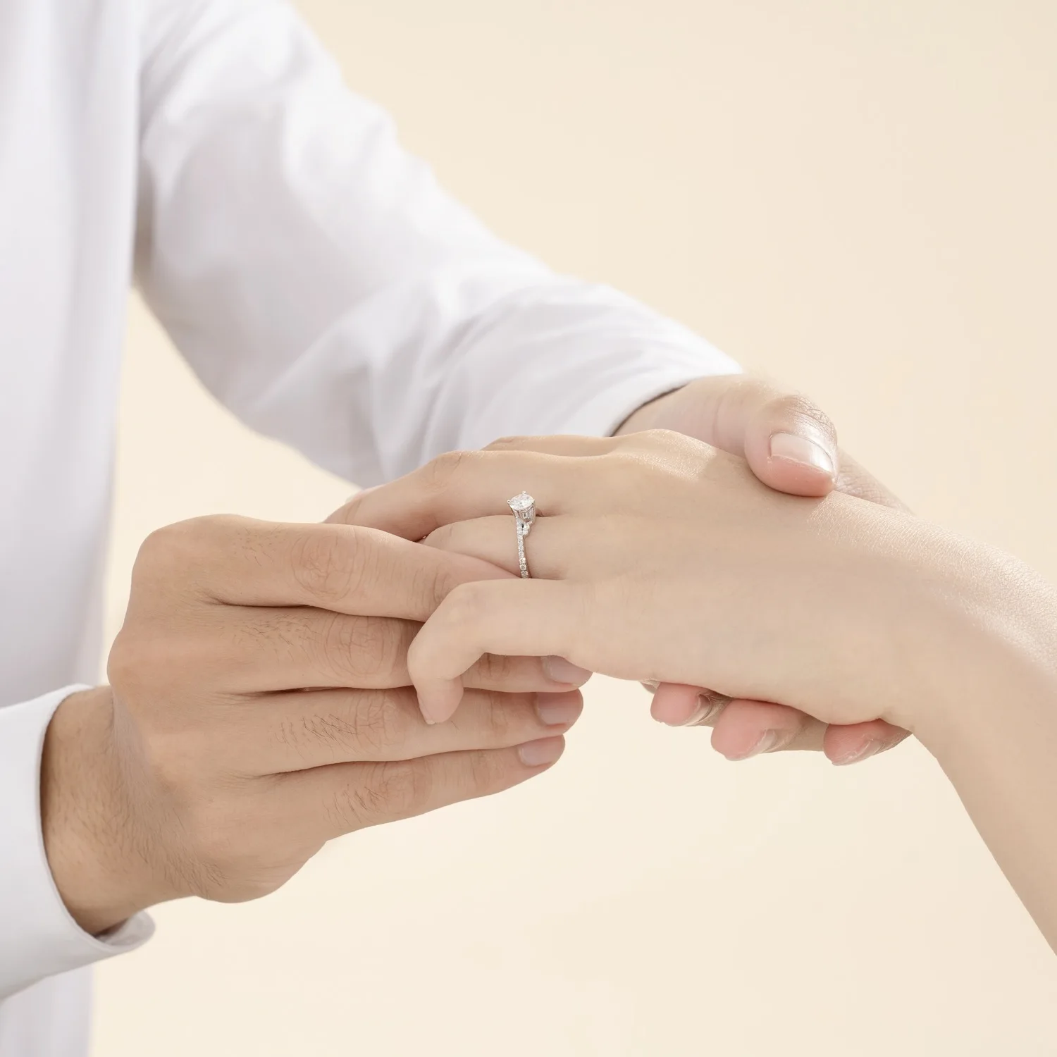 10K 14K 18K White Gold 5.0mm Moissanite Diamond Ring 4 Prongs Setting Stone Engagement Ring Real Gold Ring Made in Vietnam