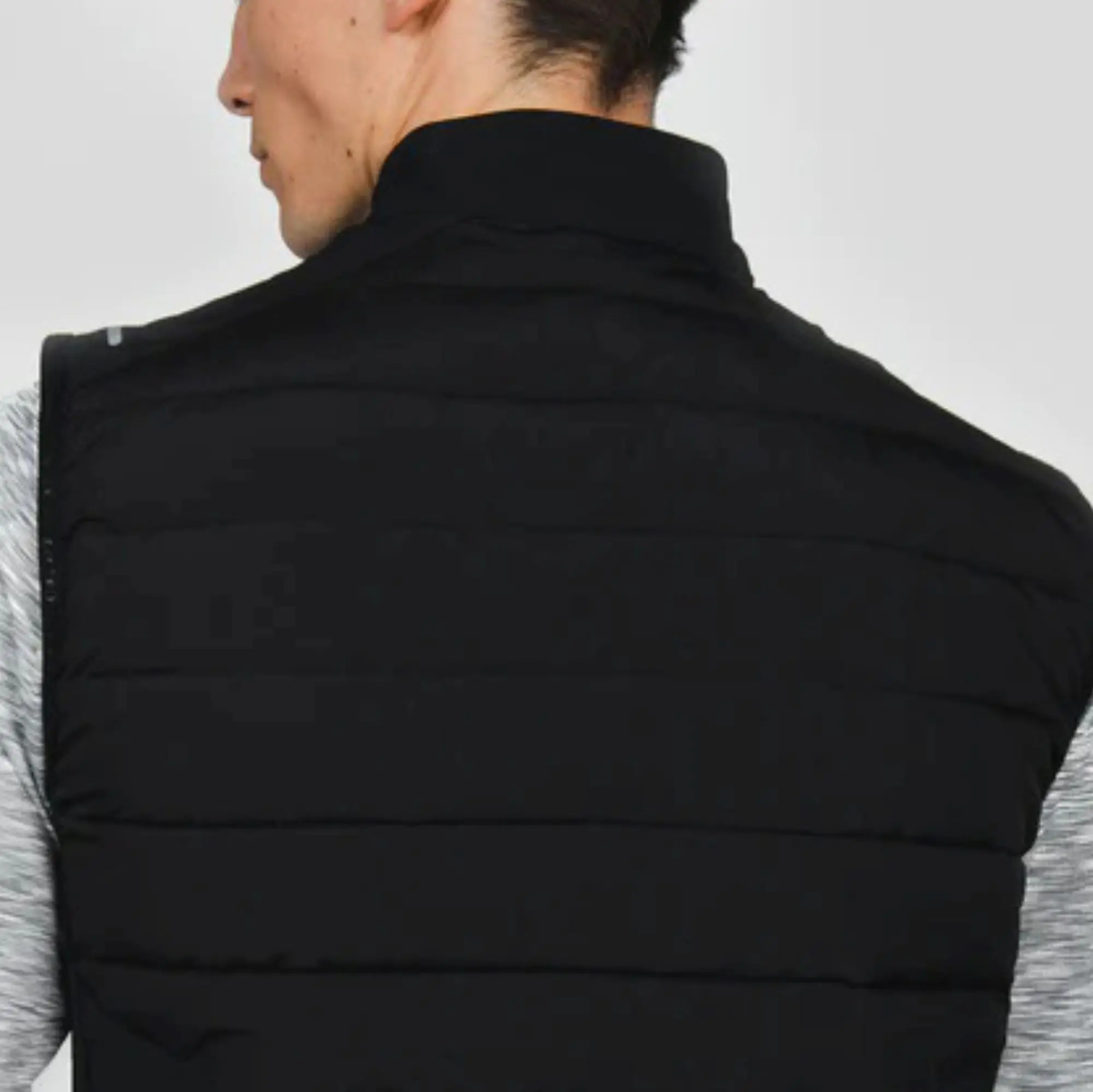 Reflective Branding Full Zip Fastening Noir Mens Gilet Jacket with Easy Access Zipped Pockets and Quilting to Front and Back