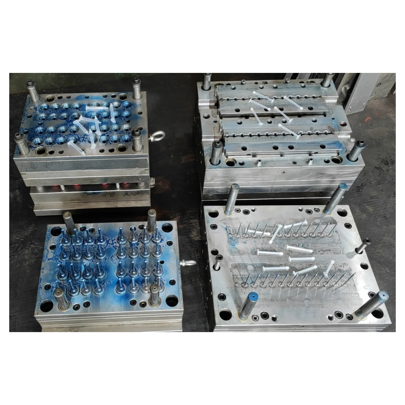 2022 New Multi Cavity Plastic Syringe Injection Mold Disposable 3ml Injector Tube Syringe Injection Molding Machine