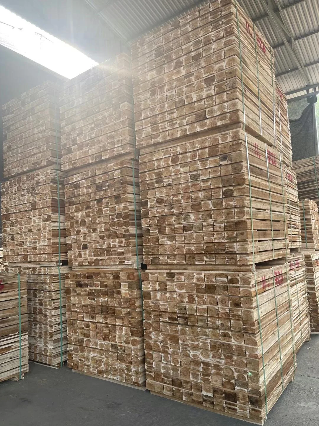 FRESH ACACIA SAWN TIMBER - LOW PRICE & HIGH QUALITY