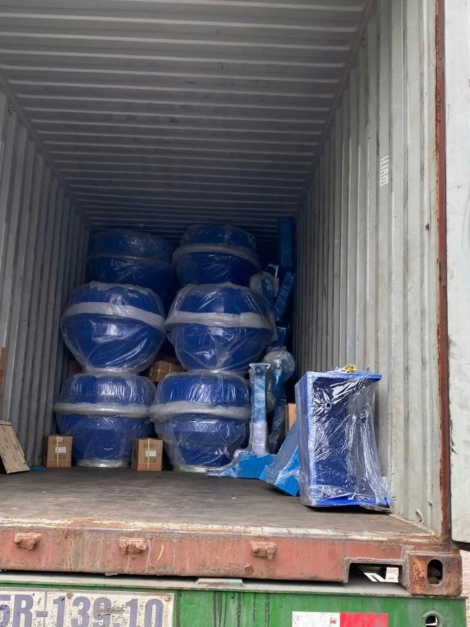 Four wheels type solid or pneumatic cement mini concrete mixer 50 liters in India made in Vietnam match diesel gasoline engine