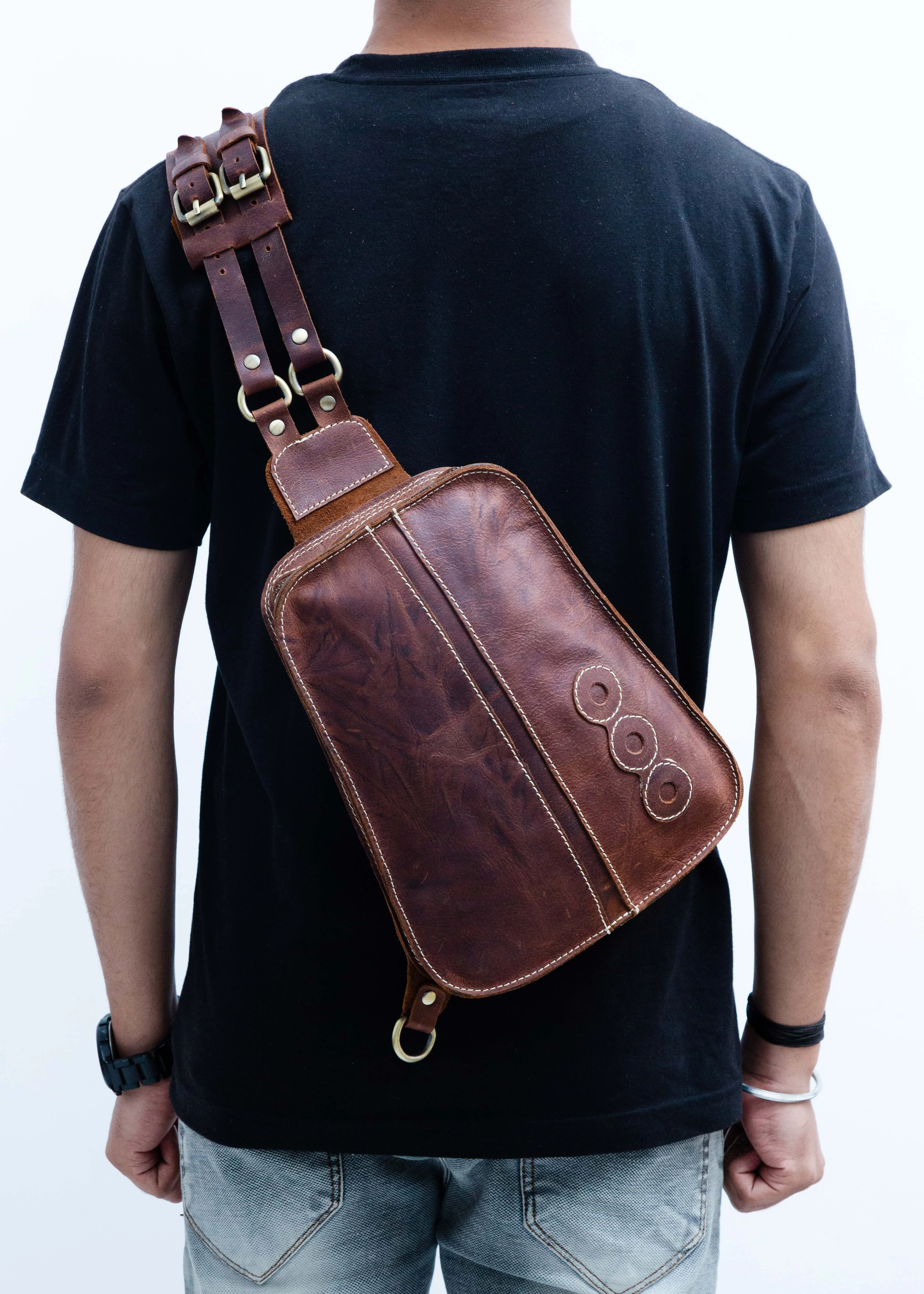 Сумка-нагрудная многоцелевая кожаная на молнии